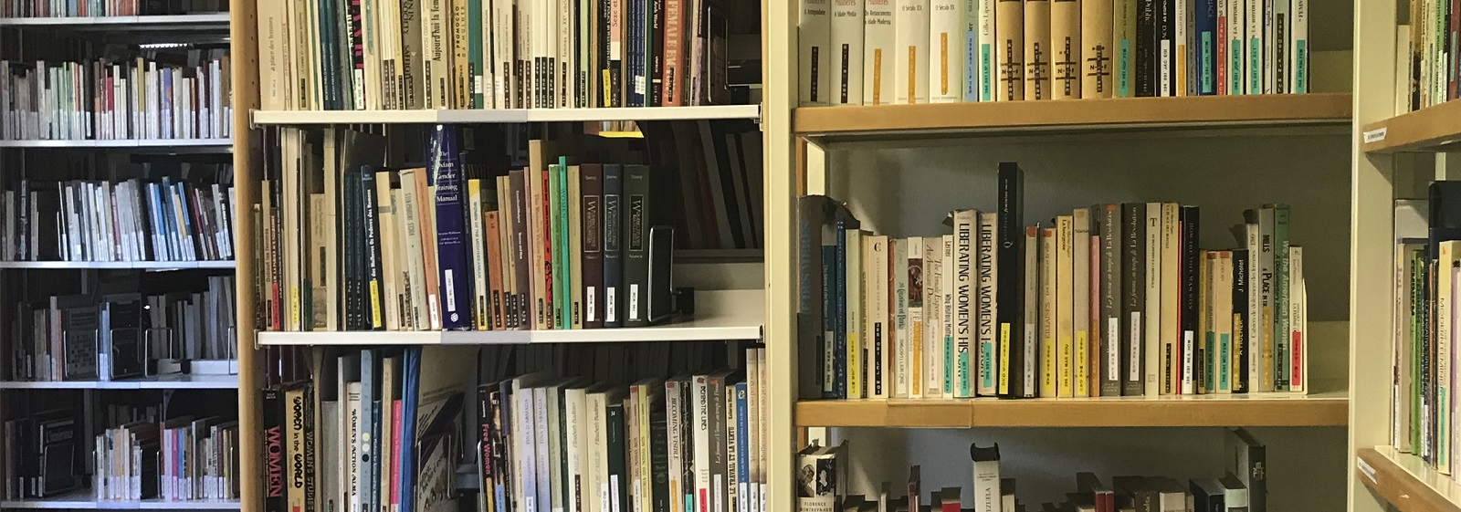 Dando cumprimento ao estipulado pelo Conselho de Ministros para o novo confinamento, com efeitos a 15 de janeiro, informa-se que os Centros de Informação e Documentação de Lisboa e do Porto encontram-se encerrados, até novas orientações.